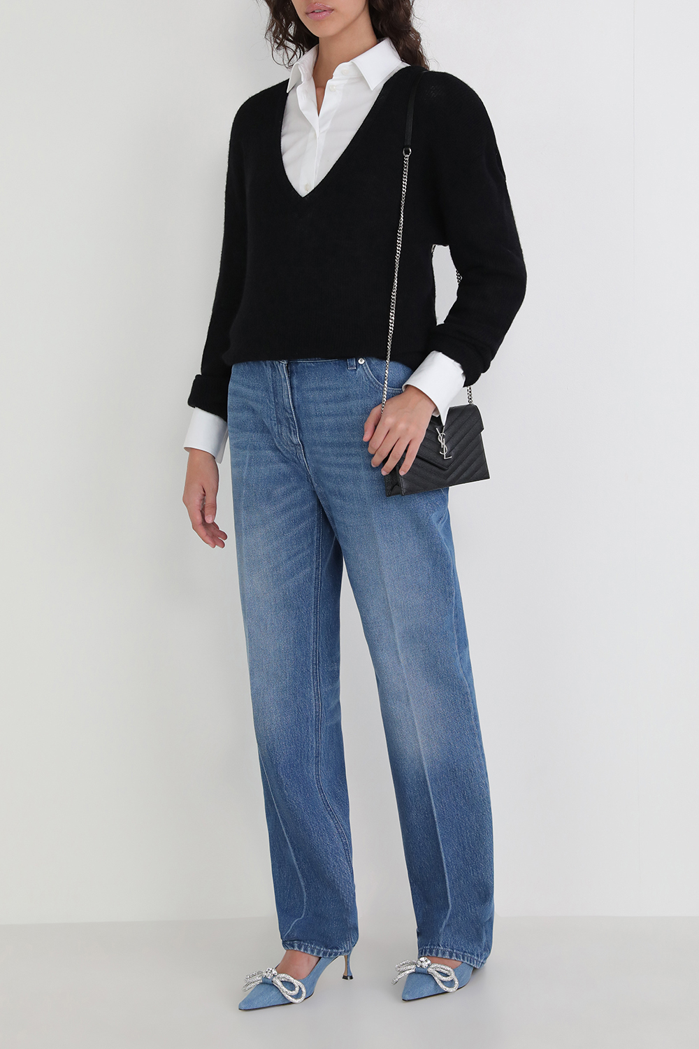 סוודר עם צווארון וי